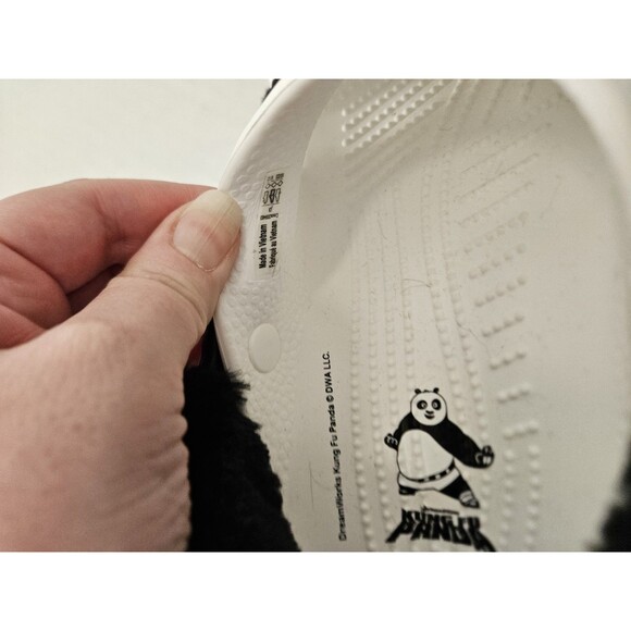 Kung Fu Panda Kids Crocs Size J 3 Nwt Po Fuzzy Back Universal Studios Vacation - Picture 7 of 9